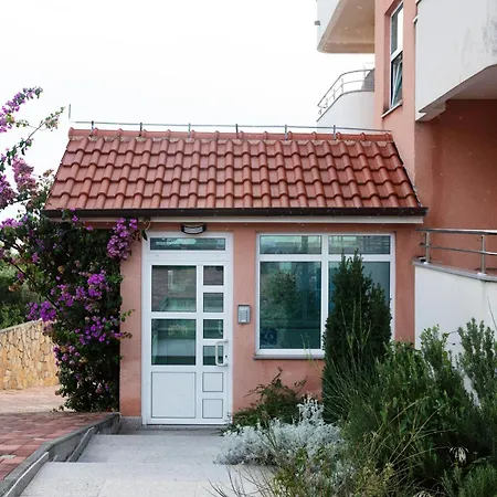 With Parking Space Solaris, - 23541 * Szybenik