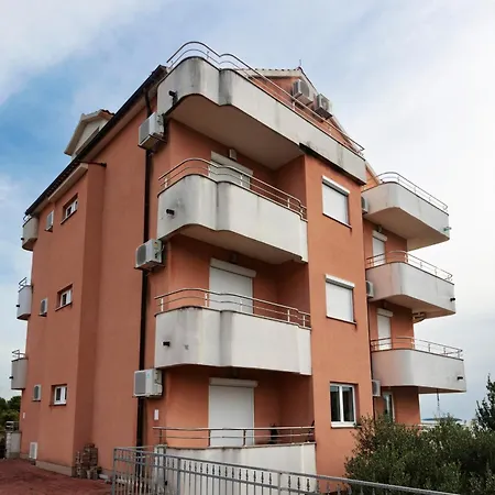 With Parking Space Solaris, - 23541 Apartman *