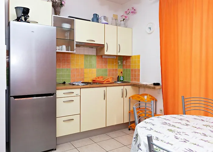 With Parking Space Solaris, - 23541